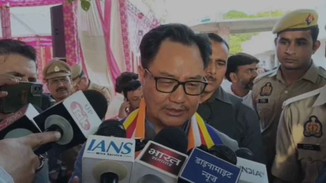 Kiren Rijiju’s Akhilesh Yadav Remark Sparks Buzz Amid Aadhaar-Voter List Row