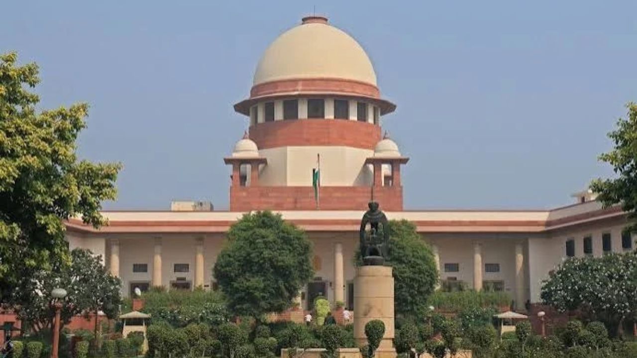 Supreme Court Seeks Answers Over 45 Metro Closures, Protest Detentions in Delhi