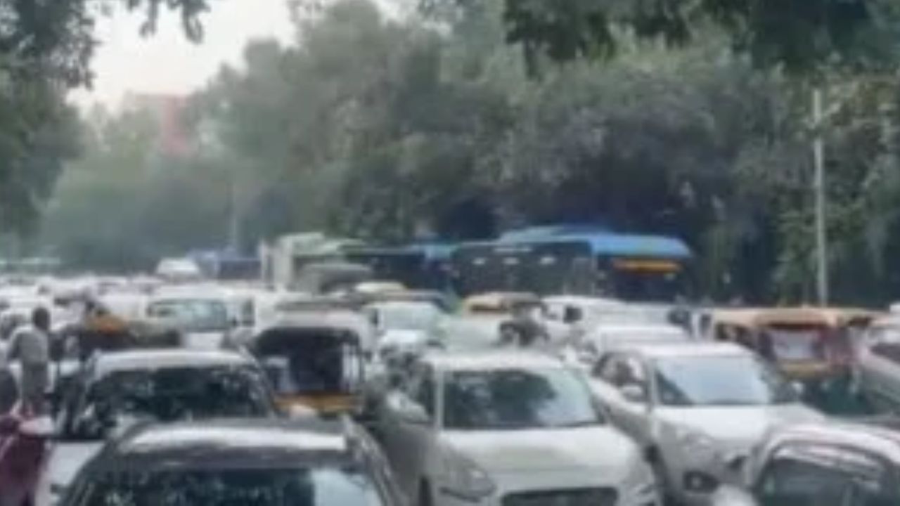 INDIA Bloc Protest LIVE: Kharge’s Lunch Meet Triggers Major Traffic Jam In Connaught Place