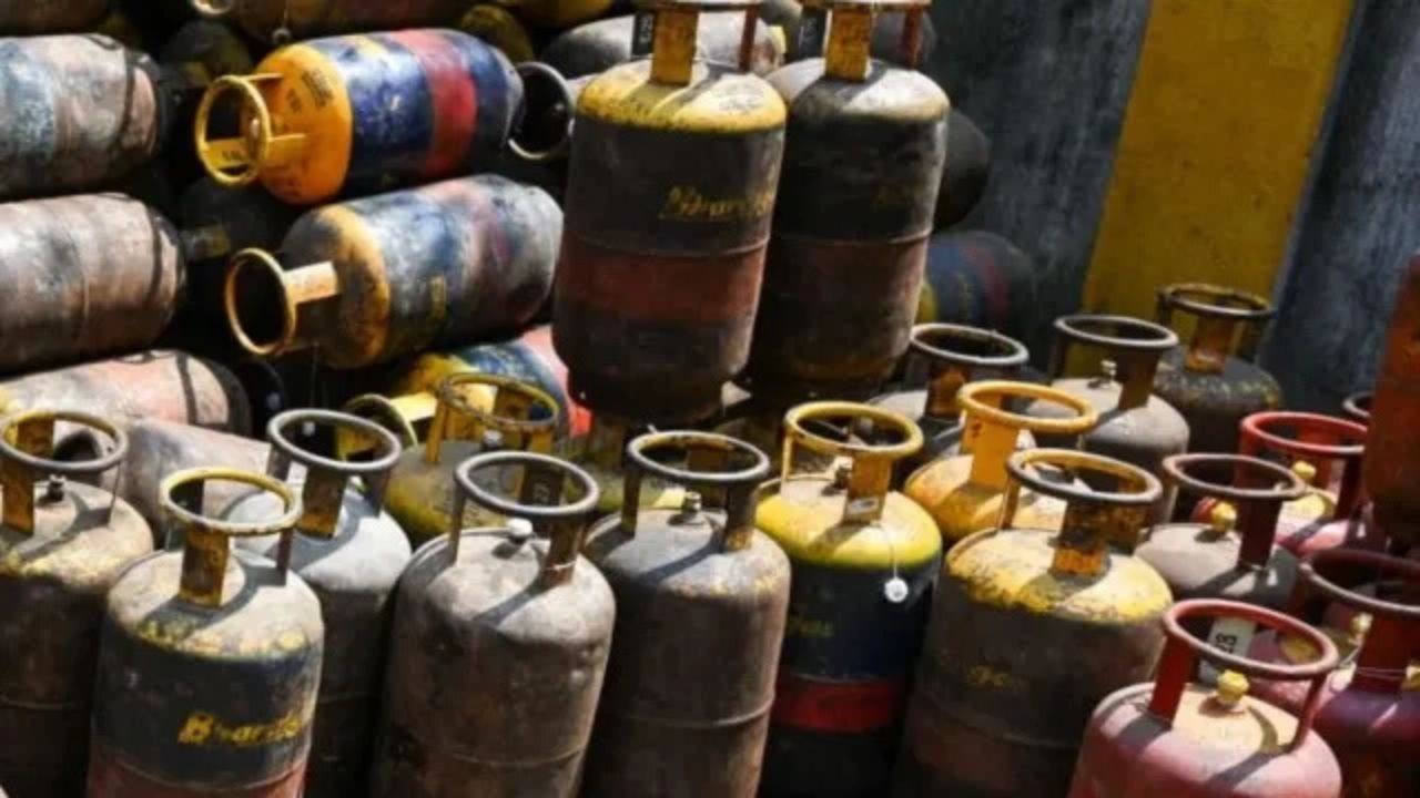 LPG Price Hike Today: Commercial Cylinder Gets Rs 70+ Costlier in Some Cities, Domestic Rate Unchanged