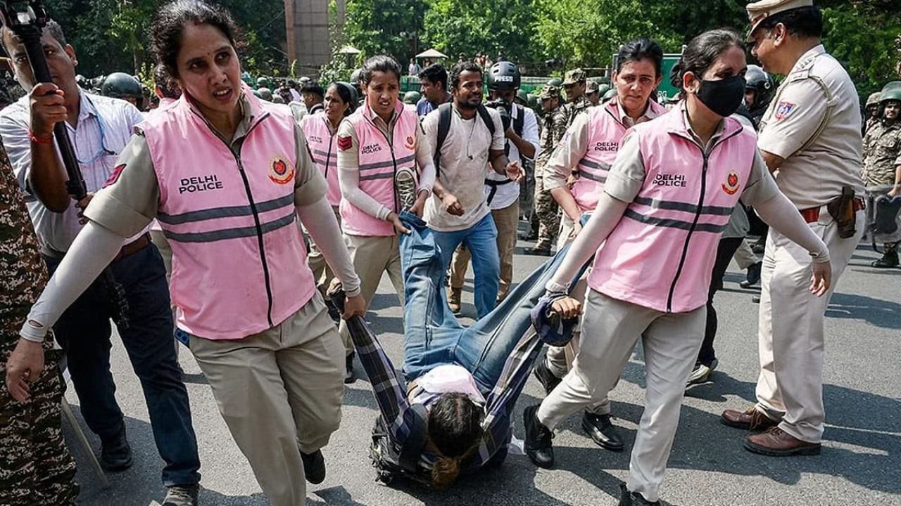 Delhi Police Detain 12 Journalists Covering Anti-CEC Protests, Press IDs Ignored