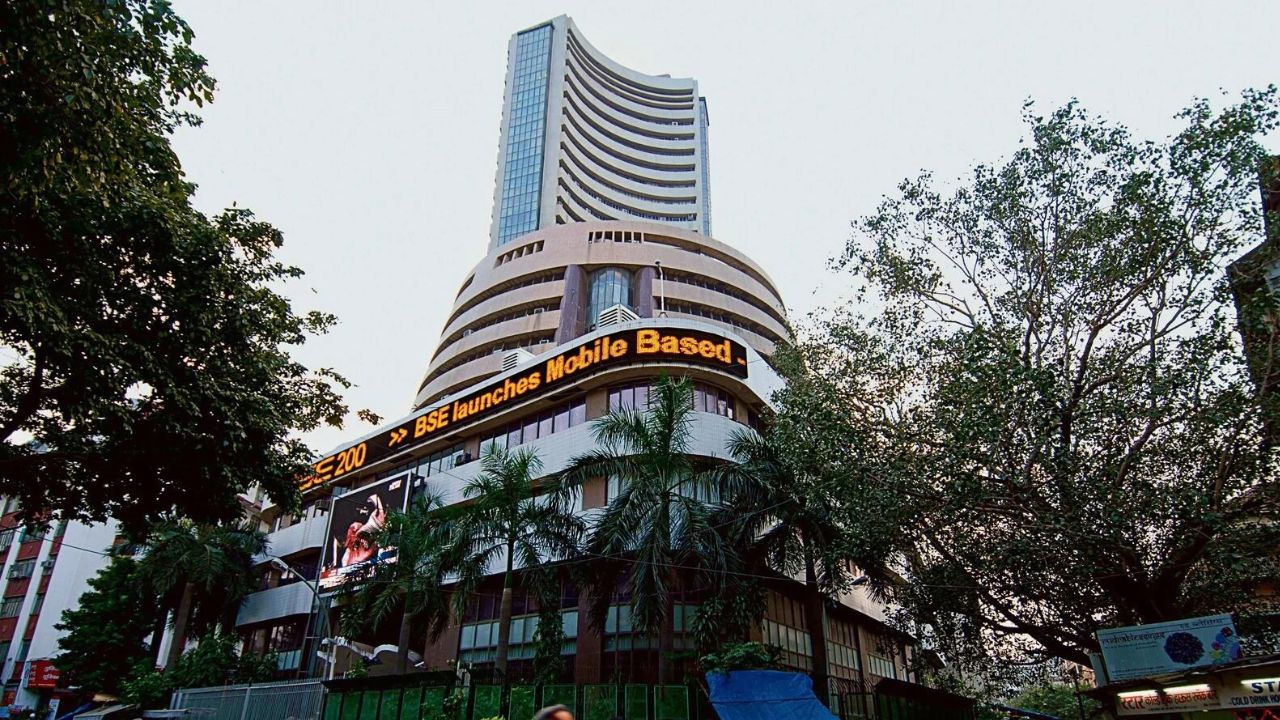 Sensex Soars 1,000 Points, Investors Gain Rs 4 Trillion as Market Rebounds Despite Oil Concerns