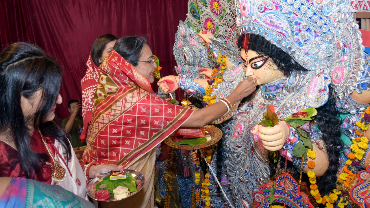 Navratri: 78 Local Artists to Perform at 26 UP Temples Under Yogi Government Initiative