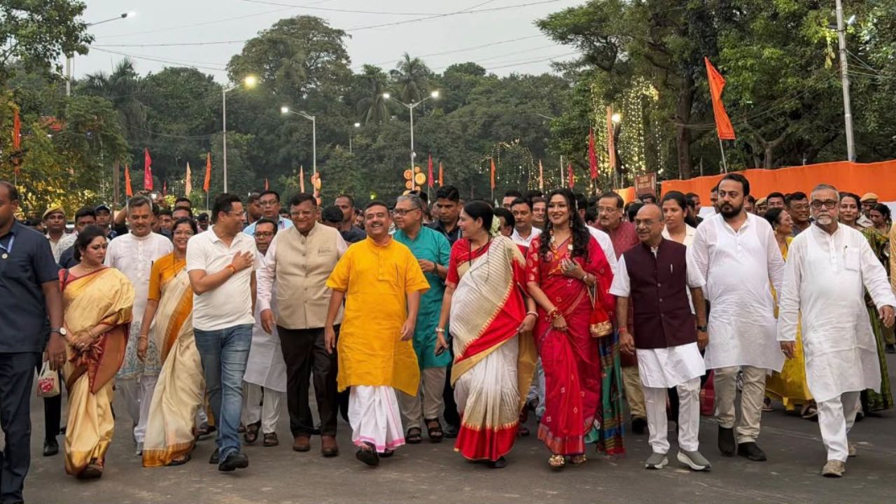 West Bengal CM Suvendu Adhikari and other dignitaries attend the grand Mahalaya celebration at Kolkata’s Eden Gardens (Img: Dynamite News)