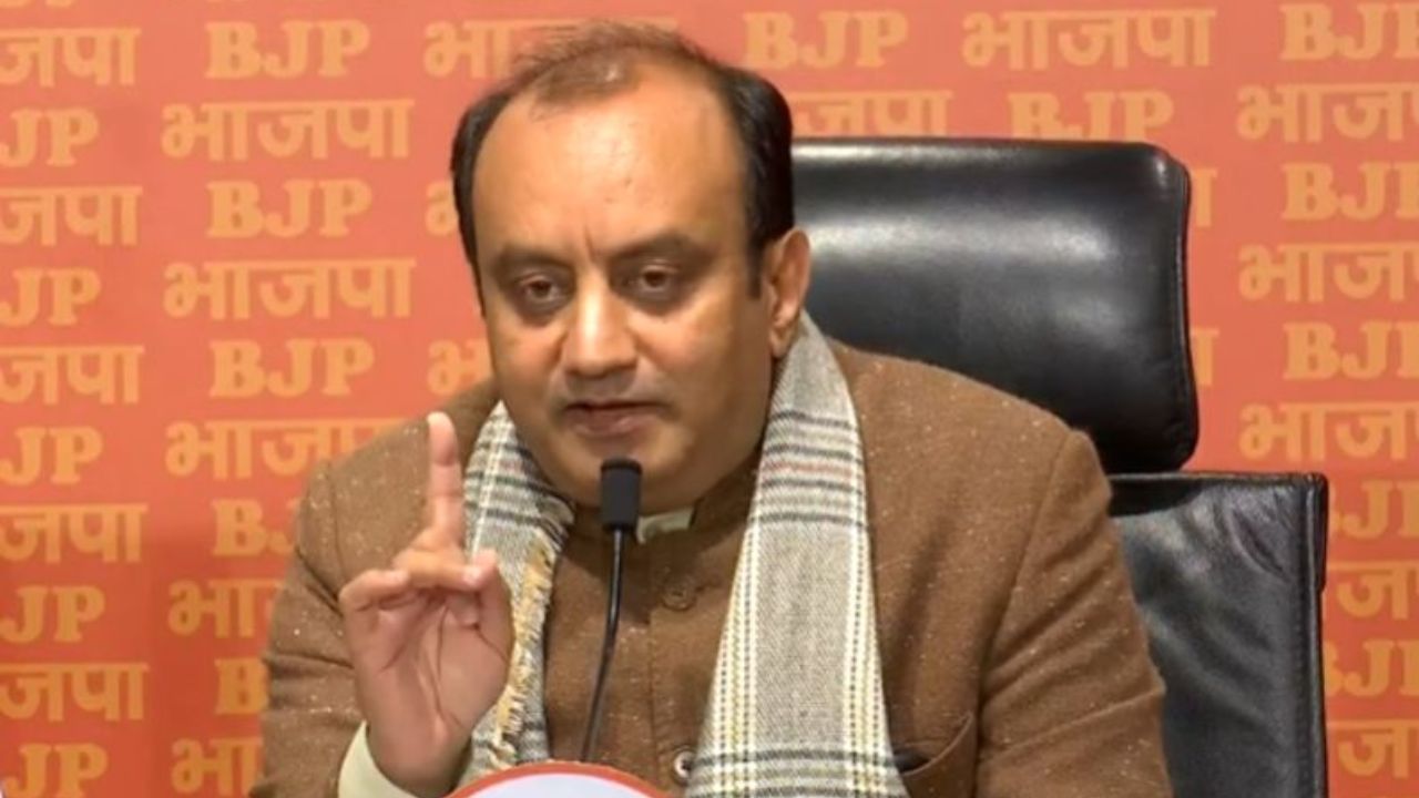 ‘Shameful’: BJP Hits Out at Congress’ Silence on Flydubai Incident, Praises Captain Smit