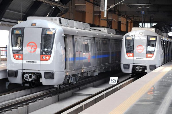 हेरिटेज लाइन पर दौड़ी मेट्रो, वेंकैया नायडू और केजरीवाल ने किया उद्घाटन
