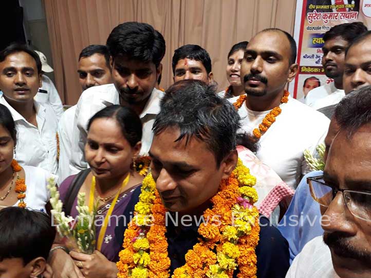 योग दिवस से पहले 3 घंटे तक एक ही आसन में बैठकर बनाया वर्ल्ड रिकॉर्ड