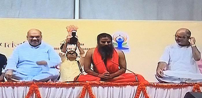 योग दिवस पर स्वामी रामदेव का ऐलान: दुनिया भर में पतंजलि खोलेगा दस हजार योग केन्द्र योग दिवस पर स्वामी रामदेव का ऐलान: दुनिया भर में पतंजलि खोलेगा दस हजार योग केन्द्र