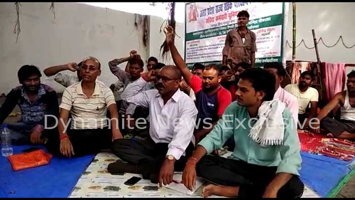 यूपी परिवहन के 35 हजार संविदा कर्मियों की अनिश्चितकालीन भूख हड़ताल, यात्री परेशान यूपी परिवहन के 35 हजार संविदा कर्मियों की अनिश्चितकालीन भूख हड़ताल, यात्री परेशान