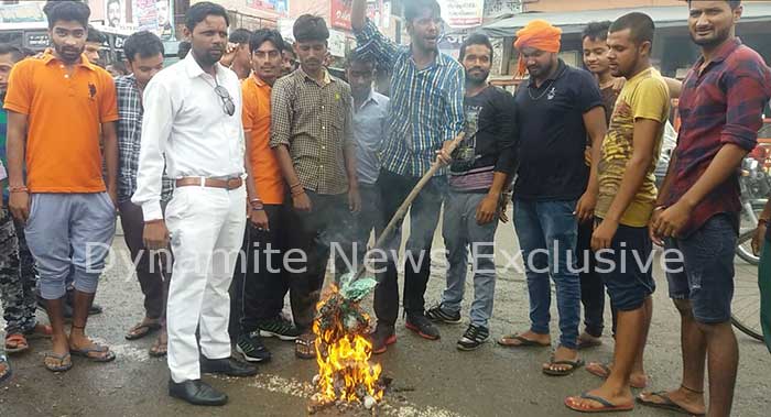 मुजफ्फरनगर में चीनी उत्पादों का पुतला फूंक जताया विरोध
