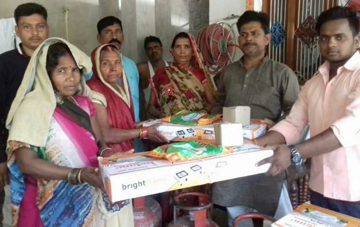 आजमगढ़: प्रधानमंत्री उज्ज्वला योजना के तहत गरीबों को मिला मुफ्त गैस कनेक्शन आजमगढ़: प्रधानमंत्री उज्ज्वला योजना के तहत गरीबों को मिला मुफ्त गैस कनेक्शन