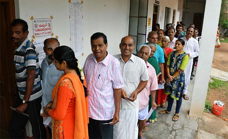 कर्नाटक विधानसभा चुनाव: 222 सीटों पर मतदान जारी, 1 बजे तक 37 फीसदी मतदान कर्नाटक विधानसभा चुनाव: 222 सीटों पर मतदान जारी, 1 बजे तक 37 फीसदी मतदान