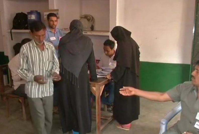 उपचुनाव: कैराना में 1 बजे तक 30.61 फीसदी और नूरपुर में 33.00 प्रतिशत मतदान