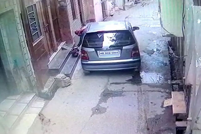 मुजफ्फरनगर: मानवता हुई शर्मसार, नवजात बच्ची को छोड़ मां-बाप फरार
