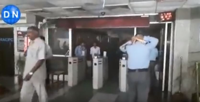 लखनऊ: हजरतगंज चौराहे स्थित SBI शाखा में आग लगने से मचा हड़कंप
