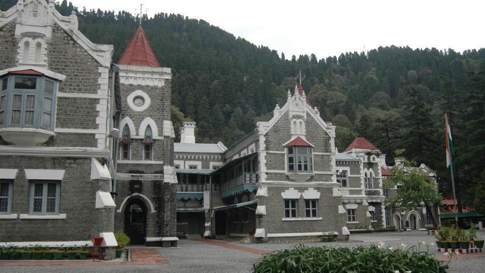 उत्तराखंड: धुमाकोट बस हादसे के बाद हाईकोर्ट सख्त, बसों में ओवरलोडिंग को लेकर दिए कड़े निर्देश उत्तराखंड: धुमाकोट बस हादसे के बाद हाईकोर्ट सख्त, बसों में ओवरलोडिंग को लेकर दिए कड़े निर्देश