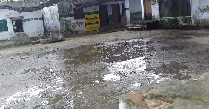 महराजगंज: स्वच्छता अभियान तोड़ रहा दम, ध्वस्त सफ़ाई व्यवस्था से ग्रामीण परेशान
