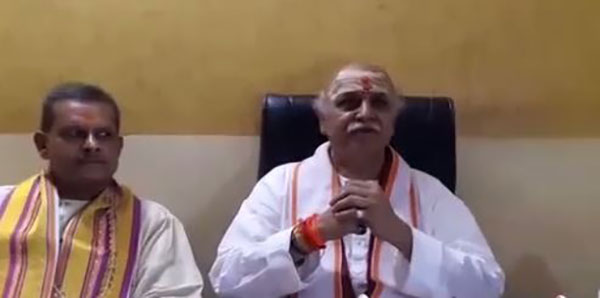 पीएम मोदी के संसदीय क्षेत्र में बोले प्रवीण तोगड़िया- राम मंदिर के लिये अध्यादेश लाये सरकार पीएम मोदी के संसदीय क्षेत्र में बोले प्रवीण तोगड़िया- राम मंदिर के लिये अध्यादेश लाये सरकार