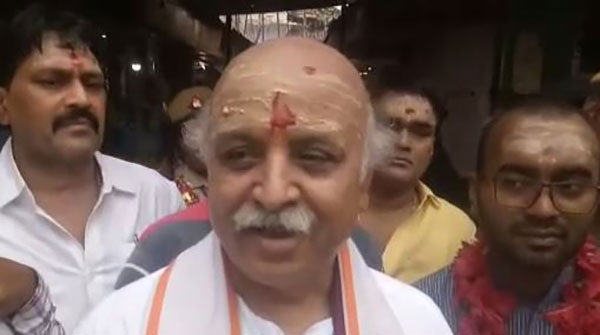 वाराणसी: प्रवीण तोड़गिया ने काशी विश्वनाथ मंदिर जाकर की पूजा-अर्चना, सरकार पर उठाये सवाल