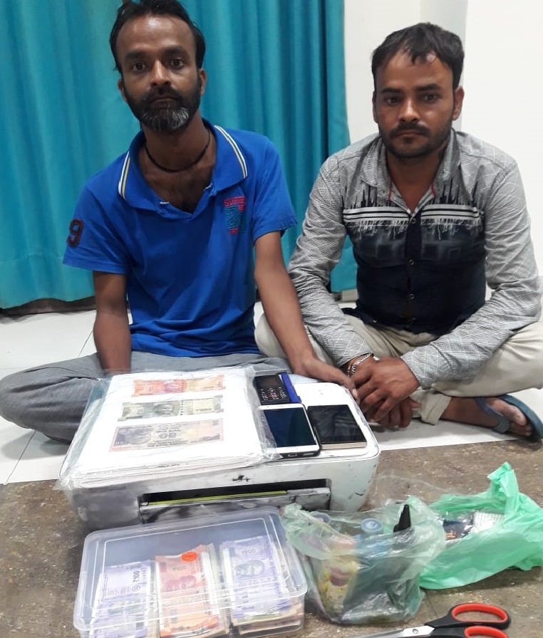लखनऊ: STF ने नकली नोट छापने वाले दो शातिरों को किया गिरफ्तार, हजारों नोट बरामद