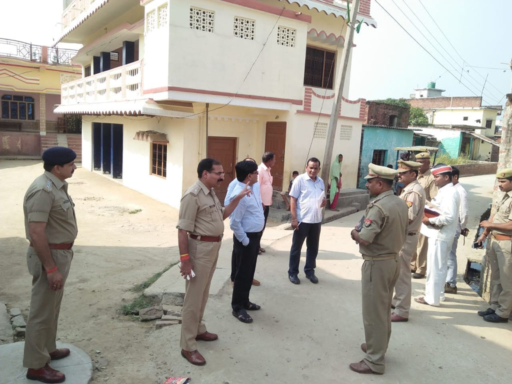 महराजगंजः त्यौहारों पर उपद्रवियों को DM और SP की सख्त चेतावनी, माहौल बिगाड़ा तो खैर नहीं