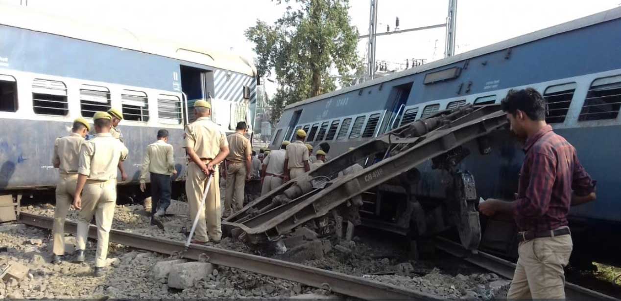 रायबरेली ट्रेन हादसे के बाद बढ़ी रेल यात्रियों की मुसीबतें, कई ट्रेनें रद्द तो कई के बदले गये रुट