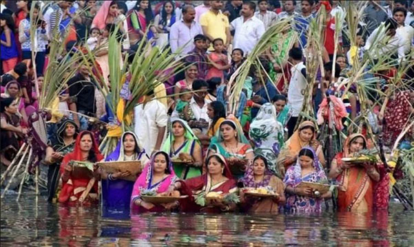 नहाय- खाय के साथ शुरू हुआ आस्था का महापर्व छठ, घाटों में बिखरी अनोखी छटा
