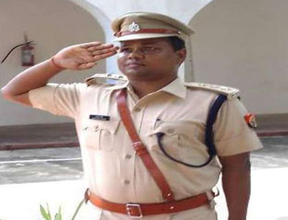 CM योगी के शहर का भ्रष्टाचारी सीओ हुआ सस्पेंड..अवैध बसें चलवाकर करता था मोटी कमाई