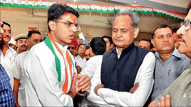 राजस्थान में कांग्रेस की सरकार, CM के लिए पायलट-गहलोत सर्मथक आमने-सामने..नारेबाजी