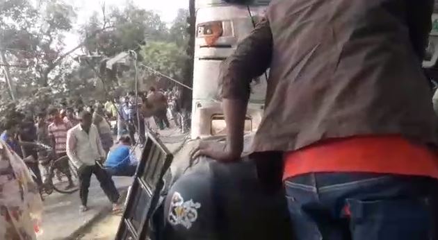 जौनपुर में भीषण सड़क हादसा, टेम्पो और ट्रक की भिड़ंत में 3 की मौत