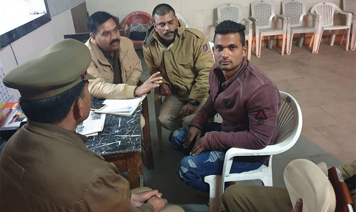 फिल्म ‘जीरो’ का घंटाघर दिखाने के बहाने शाहरुख ने युवती को फंसाया.. दोस्तों संग किया सामूहिक दुष्कर्म