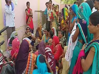 हरदोई: डीसीएम-ट्रैक्टर में आमने-सामने की जोरदार टक्कर, छह की मौत व 24 घायल हरदोई: डीसीएम-ट्रैक्टर में आमने-सामने की जोरदार टक्कर, छह की मौत व 24 घायल