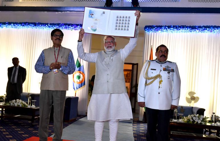 PM मोदी ने अर्जन सिंह के सम्मान में डाक टिकट जारी किया, कही ये बड़ी बात