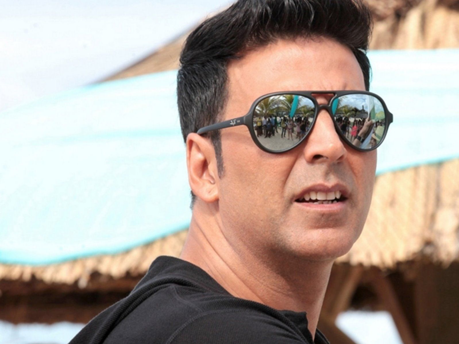 Bollywood Buzz: फूल और कांटे से डेब्यू करने वाले थे अक्षय कुमार Bollywood Buzz: फूल और कांटे से डेब्यू करने वाले थे अक्षय कुमार