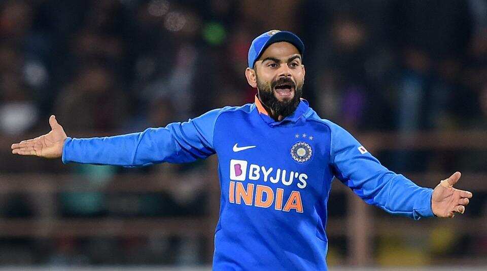 कोहली ने निकट भविष्य में तेज गेंदबाजी इकाई में बदलाव के संकेत दिए कोहली ने निकट भविष्य में तेज गेंदबाजी इकाई में बदलाव के संकेत दिए