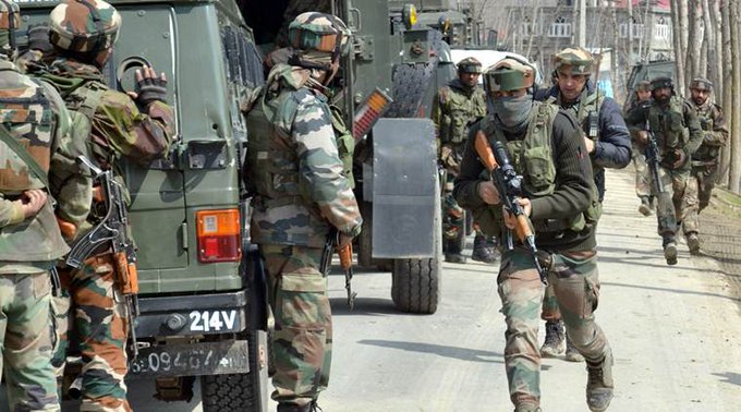 Srinagar Encounter: शोपियां में सुरक्षाबलों और आतंकवादियों के बीच मुठभेड़, एक ढेर