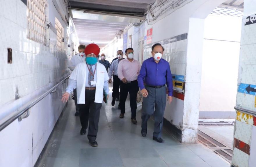 डॉ. हर्षवर्धन ने एलएनजेपी अस्पताल का किया निरीक्षण डॉ. हर्षवर्धन ने एलएनजेपी अस्पताल का किया निरीक्षण