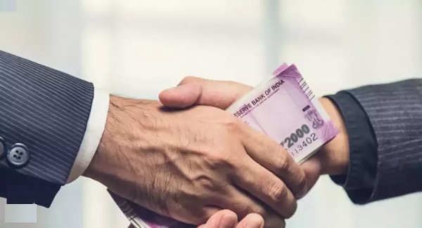 भ्रष्ट और दागी अफसरों पर सख्ती के लिए सरकार की तैयारी, नियमों में बदलाव का प्रस्ताव भ्रष्ट और दागी अफसरों पर सख्ती के लिए सरकार की तैयारी, नियमों में बदलाव का प्रस्ताव