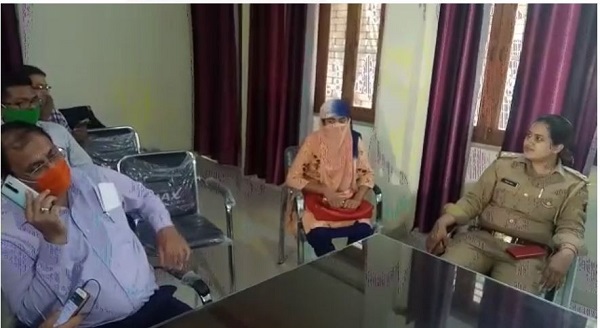 Kasganj: खत्म हुआ फर्जीवाड़ा का खेल, एक करोड़ रुपए वेतन लेने वाली फर्जी शिक्षिका गिरफ्तार
