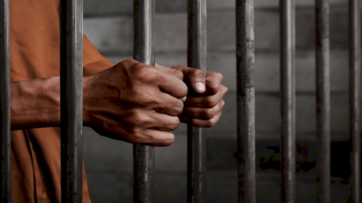 लखनऊ: भ्रष्टाचार के मामले में यूपी परिवहन निगम के अधिकारी को गिरफ्तार कर भेजा गया जेल