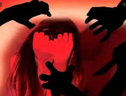 इंसानियत शर्मसार: बंदूक की नोक पर आश्रम में साध्वी के साथ गैंगरेप, साधु की जमकर पिटाई इंसानियत शर्मसार: बंदूक की नोक पर आश्रम में साध्वी के साथ गैंगरेप, साधु की जमकर पिटाई