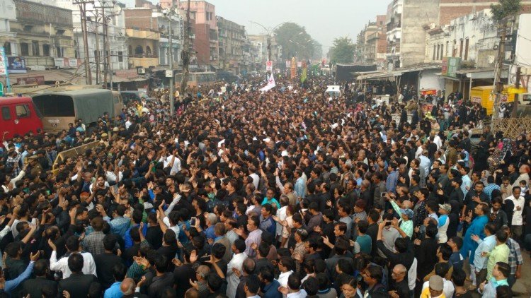 UP News: अलीगढ़ में चेहल्लुम जुलूस निकालने को लेकर बड़ा बवाल, जानिये पूरा अपडेट UP News: अलीगढ़ में चेहल्लुम जुलूस निकालने को लेकर बड़ा बवाल, जानिये पूरा अपडेट