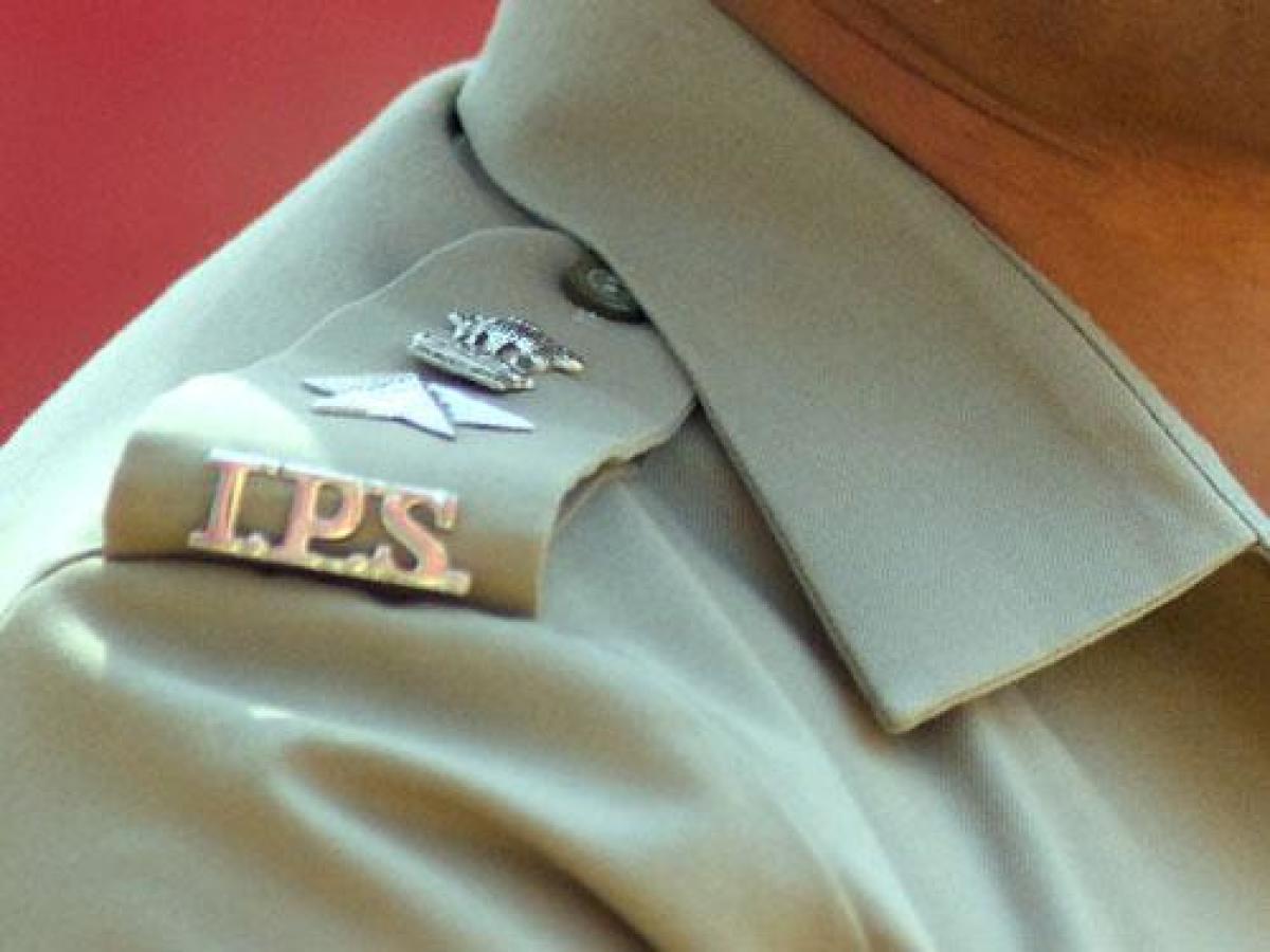 Bureaucracy: यूपी में दो IPS अफसरों के तबादले, ADG स्थापना पद से हटाये गये पीयूष आनन्द