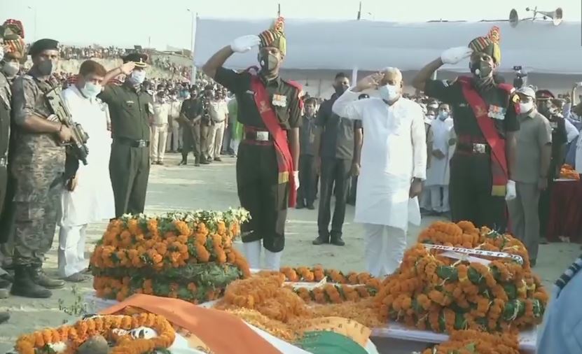 Ram Vilas Paswan: पंचतत्व में विलीन हुए रामविलास पासवान, बेटे चिराग ने नम आंखों से दी मुखाग्नि
