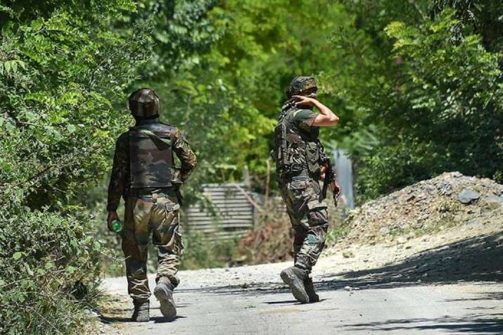 Shopian Encounter: शोपियां एनकाउंटर में सुरक्षाबलों ने 2 आतंकी को मार गिराया, एके-47 व पिस्टल बरामद