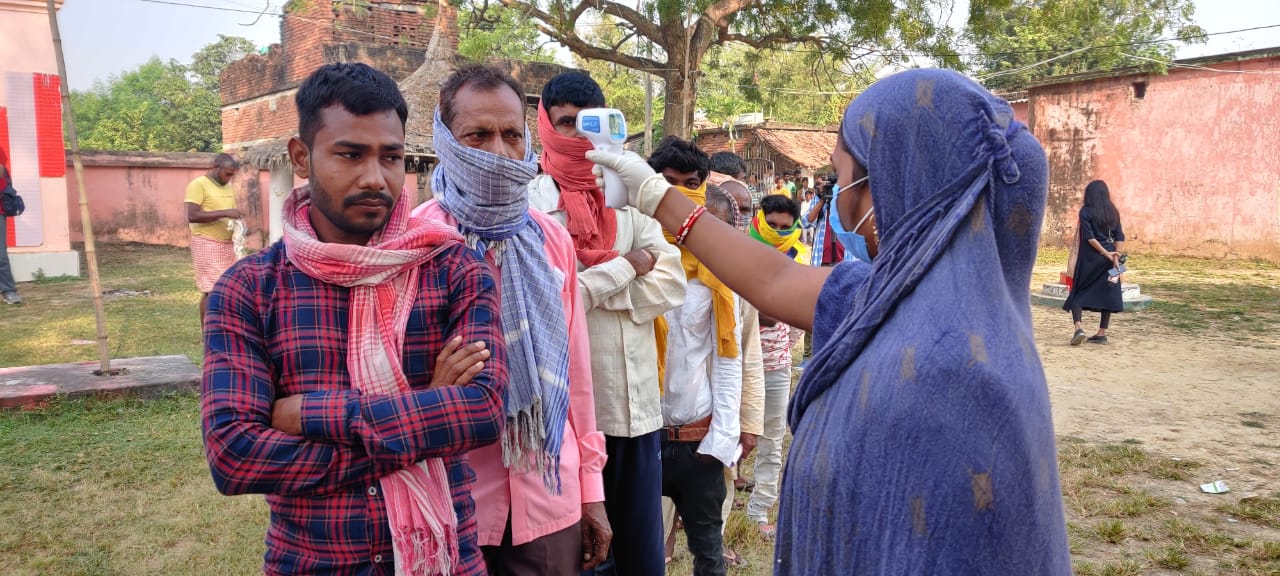 Bihar Election First Phase Voting LIVE : मतदाताओं में जबरदस्त उत्साह, जानिये अब तक के मतदान का प्रतिशत
