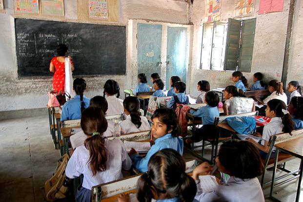 प्राथमिक स्कूलों के मास्टरों के तबादले को लेकर यूपी सरकार ने लिया ये निर्णय