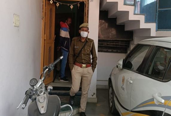 Crime in Lucknow: हथियारों से लेस बदमाशों का तांडव, अधिशासी अभियंता की पत्नी और बेटी को बंधक बना लाखों की लूटपाट