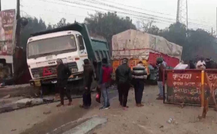 Uttar Pradesh: बुलंदशहर में PAC टेंट में घुसा अनियंत्रित ट्रक, दो जवानों की मौके पर मौत, कुछ सिपाही घायल Uttar Pradesh: बुलंदशहर में PAC टेंट में घुसा अनियंत्रित ट्रक, दो जवानों की मौके पर मौत, कुछ सिपाही घायल