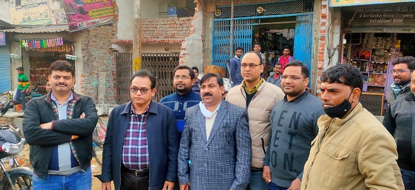 Maharajganj: केंद्रीय जीएसटी और पुलिस टीम की संयुक्त छापेमारी से कस्बे में मचा हड़कंप, जानिए क्या है पूरा मामला
